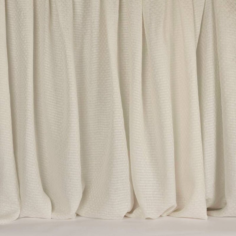 Fog von Larsen in White