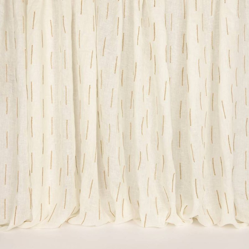 Mahe von Larsen in White