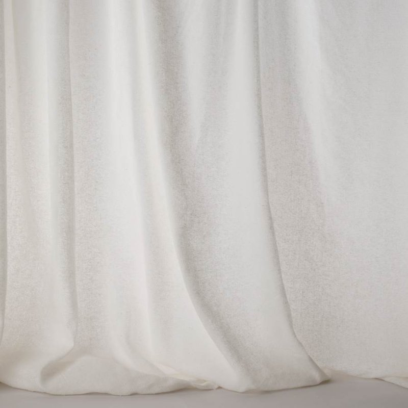 Marana von Larsen in White