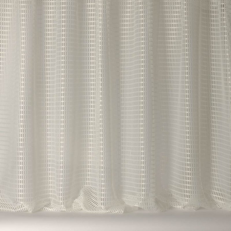 Mikado von Larsen in White