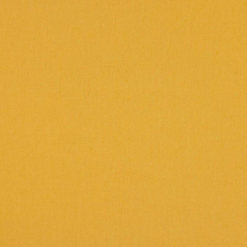 Nore von Larsen in Saffron