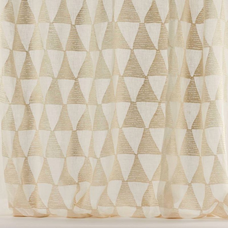 Sami von Larsen in Ivory