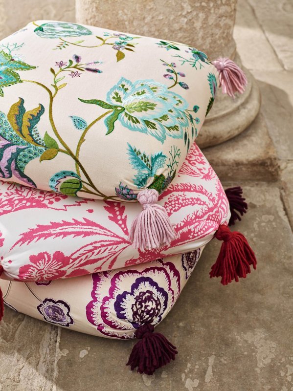 Preview: Bodenkissen aus Stoffen der Manuel Canovas Kollektion Alba