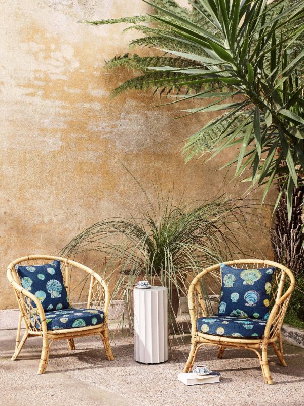 Preview: Rattansessel mit Polstern aus Manuel Canovas Bali im Wintergarten