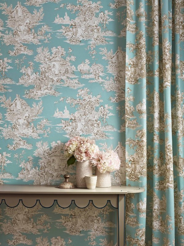 Raumbeispiel mit Vorhängen und Wandbespannung aus Manuel Canovas Campagne in Azur