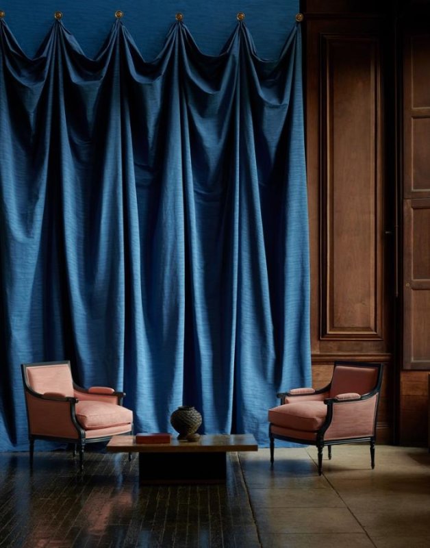 Iris von Manuel Canovas im Raum