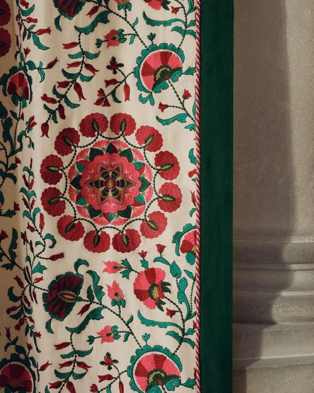 Preview: Detail eines Vorhangs aus Manuel Canovas Koti