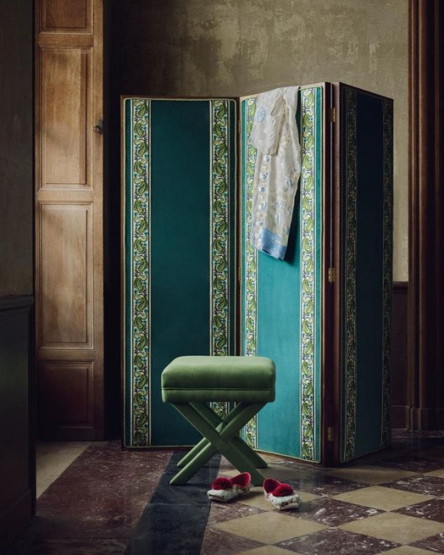 Orso von Manuel Canovas im Raum