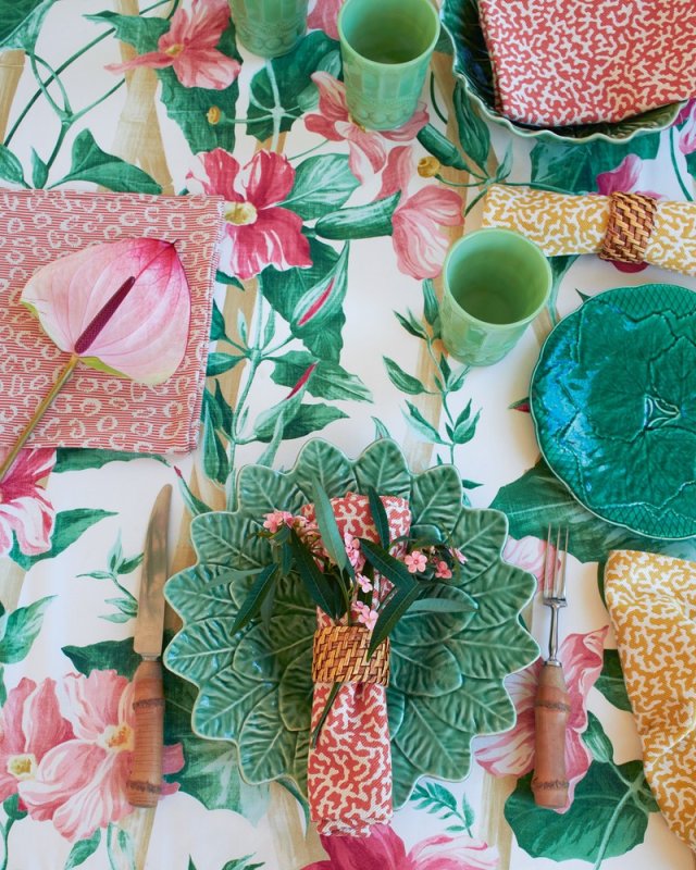 Tischdekoration mit Servietten aus der Kollektion Agathe von Manuel Canovas