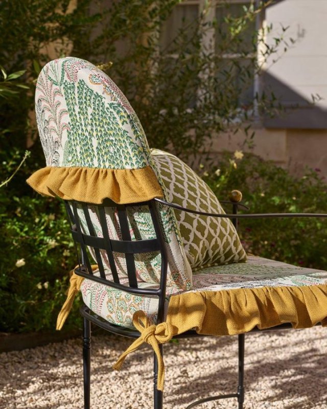 Zila von Manuel Canovas im Raum