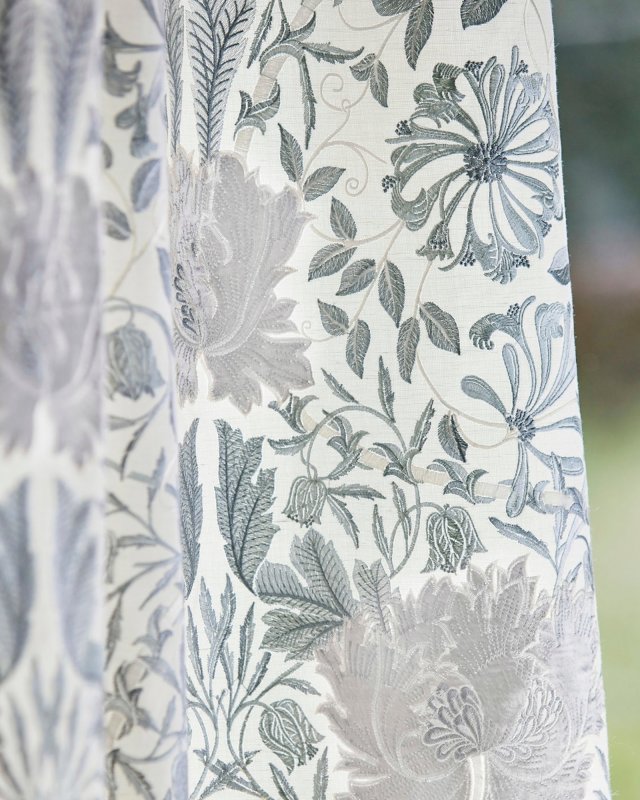 Pure Honeysuckle & Tulip Embroidery von Morris & Co. – Ambiente