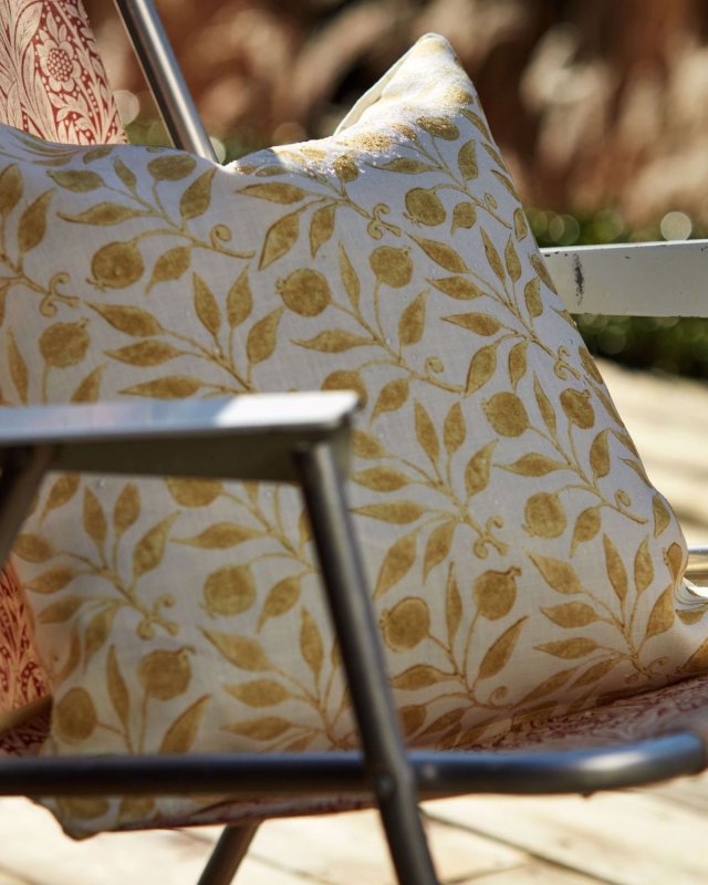 Rosehip von Morris & Co. – Ambiente