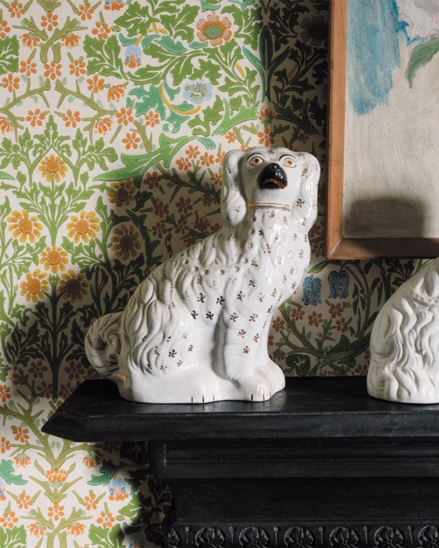 Blackthorn Tapete von Morris & Co. – Ambiente