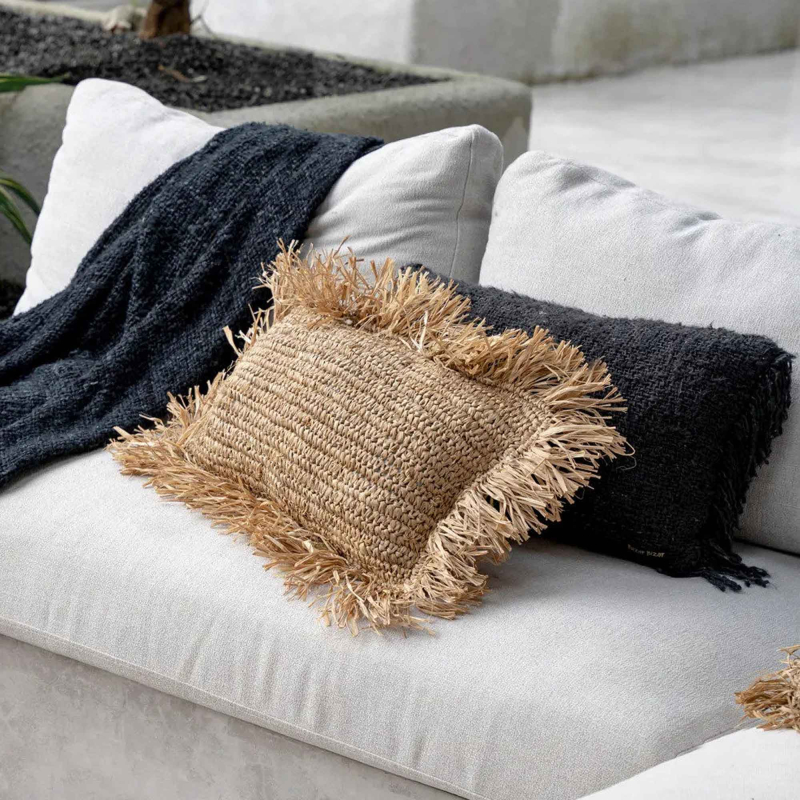 Raffia Kissen mit Fransen — handgefertigt, 3 Größen