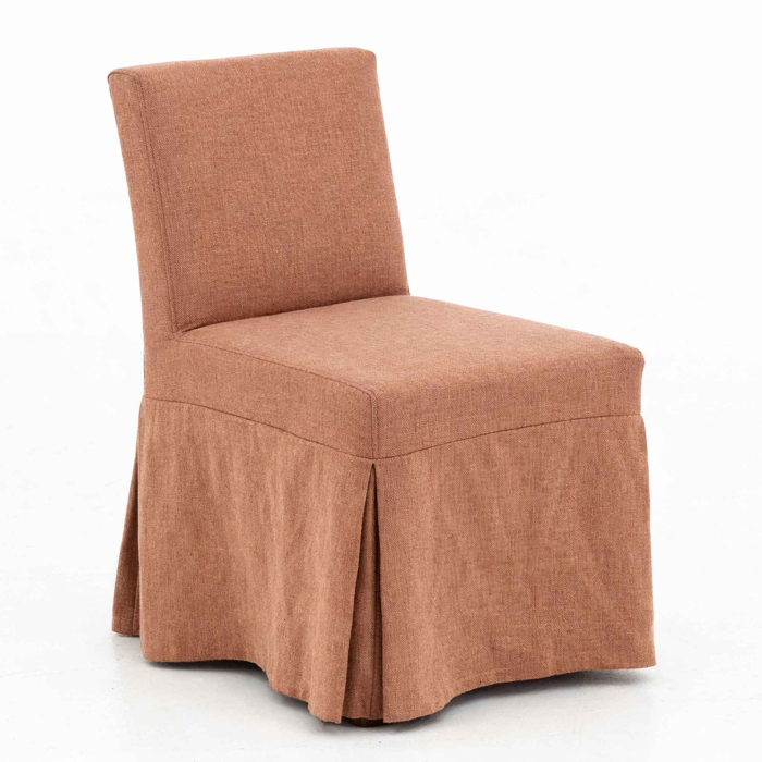 Stuhl Amanda mit Leinenhusse von Flamant - viele Farben