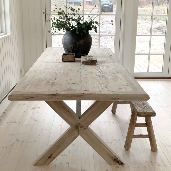 Esstisch Cross aus altem Ulmenholz
