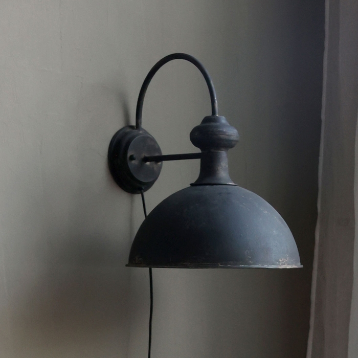 Factory Wandlampe in antikschwarz