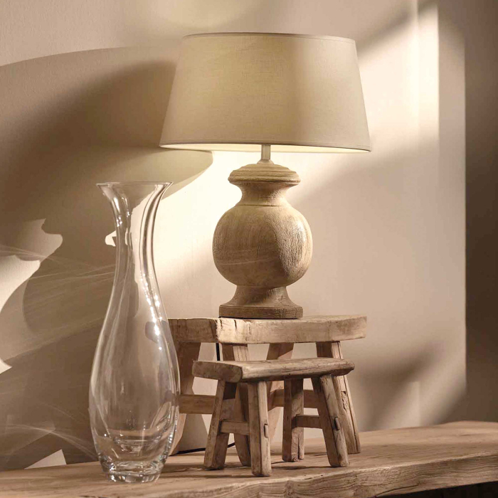 Kleine Bank aus altem Holz
