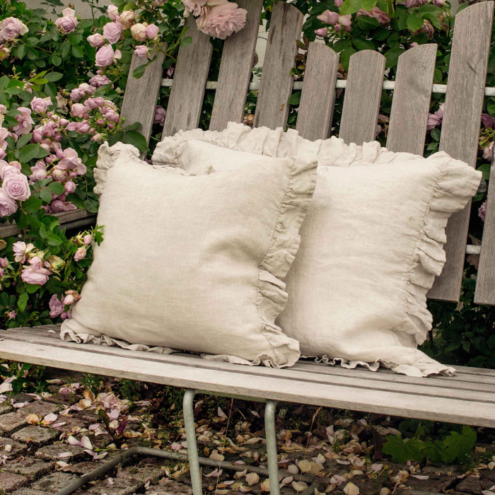 Volin Kissenhülle mit Volant aus naturfarbenen Leinen