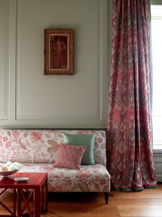 Ajmer Tree von Colefax and Fowler im Raum