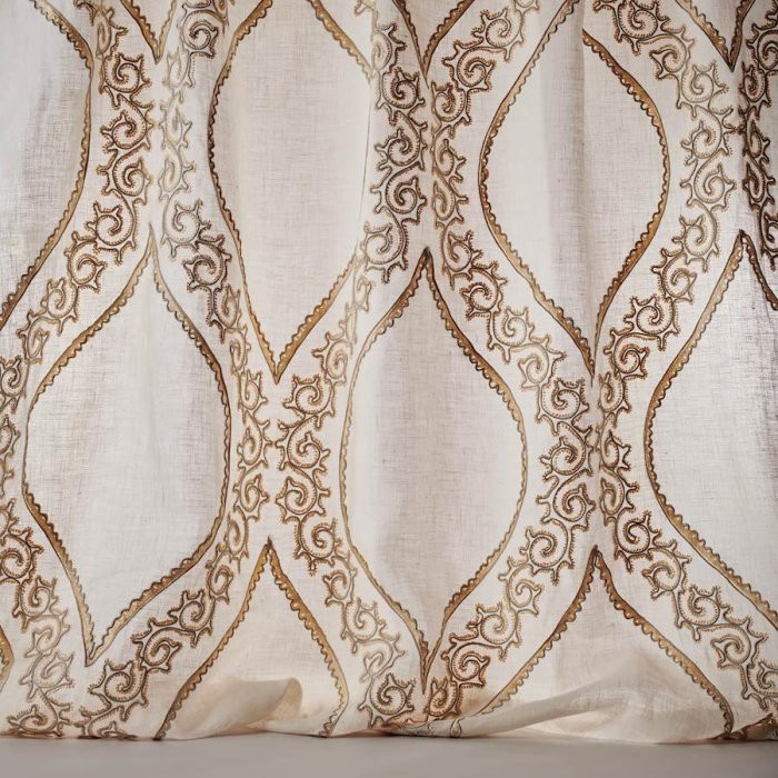 Lysander Pale Gold – Stoff von Colefax and Fowler