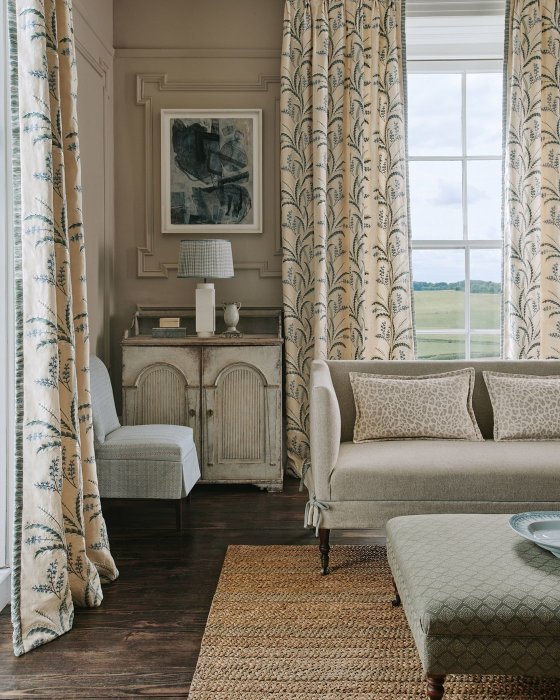 Melrose von Colefax and Fowler im Raum