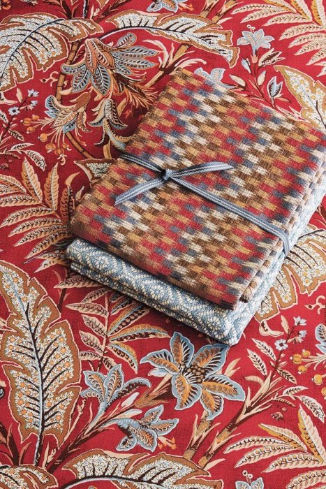 Paisley Leaf von Colefax and Fowler im Raum