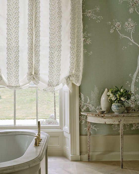 Wren Stripe von Colefax and Fowler im Raum