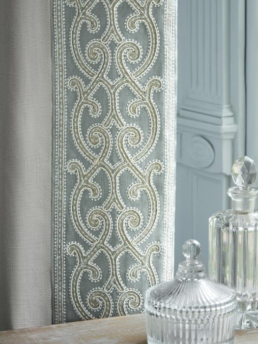 Aragon Braid von Colefax and Fowler im Raum