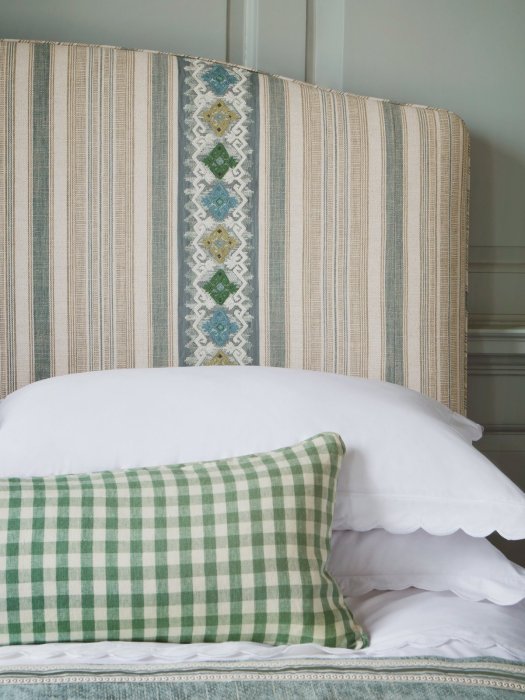 Corin Braid von Colefax and Fowler im Raum