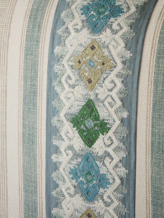 Corin Braid von Colefax and Fowler im Raum