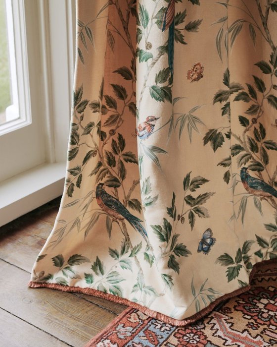 Delano Cut Ruche von Colefax and Fowler im Raum