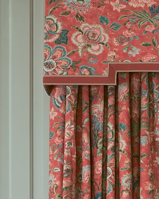 Delano Herringbone Braid von Colefax and Fowler im Raum