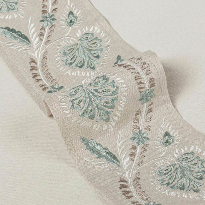 Florinda Braid Old Blue – Bestickte Borte von Colefax and Fowler