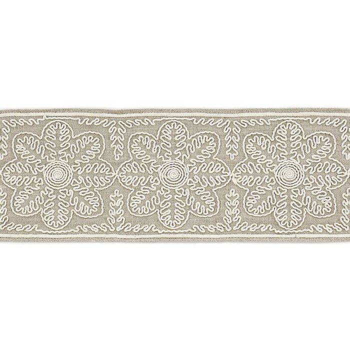 Theodore Florette Braid Beige – Bestickte Borte von Colefax and Fowler