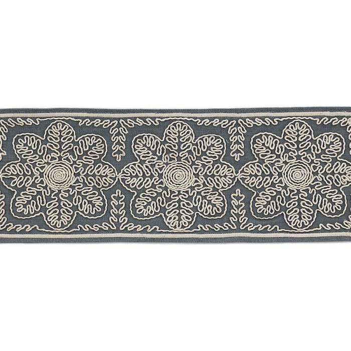 Theodore Florette Braid Blue – Bestickte Borte von Colefax and Fowler