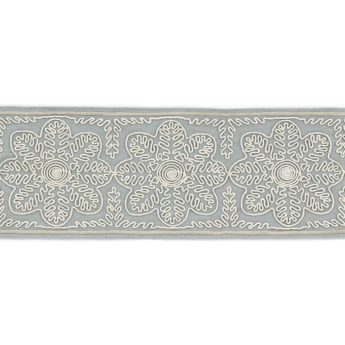 Theodore Florette Braid Old Blue – Bestickte Borte von Colefax and Fowler