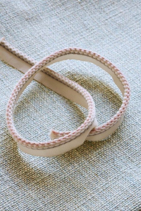 Theodore Narrow Rope von Colefax and Fowler im Raum