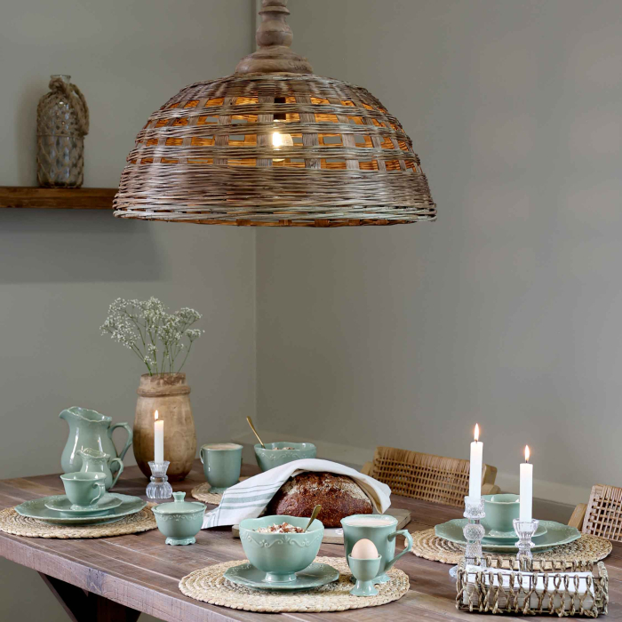 große Deckenleuchte aus Rattangeflecht