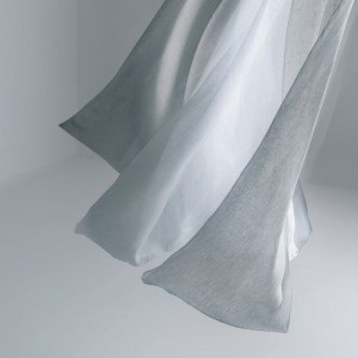 Gaya Voile von Houlès im Raum