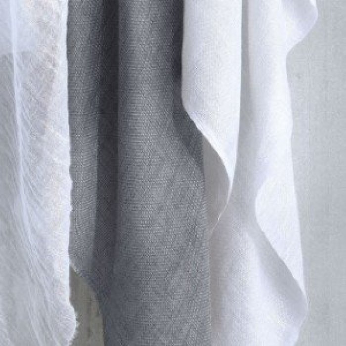 Gaya Voile von Houlès im Raum