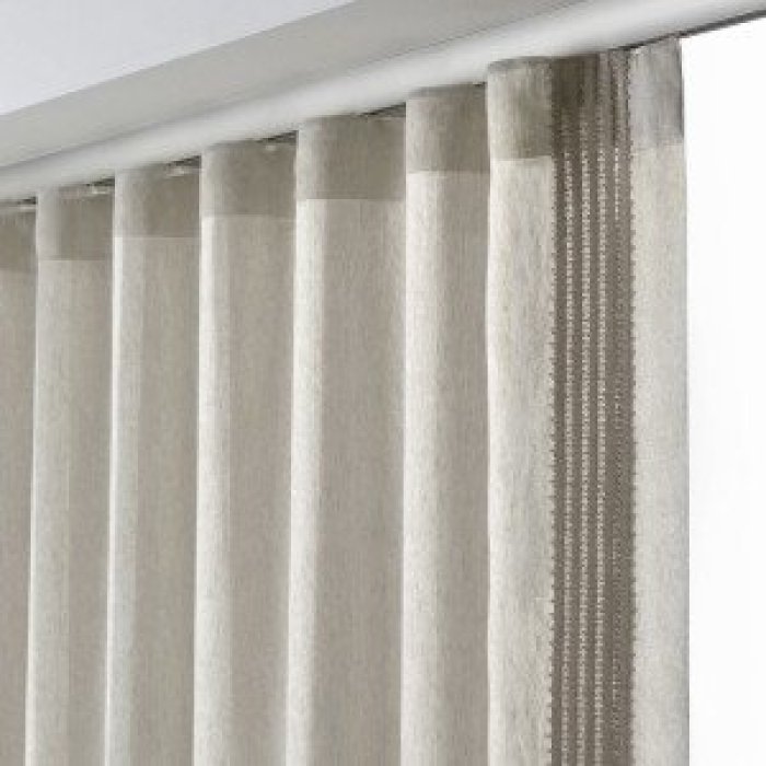 Grazia Voile von Houlès im Raum