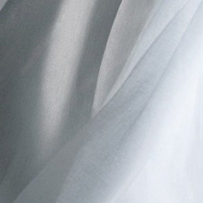 Grazia Voile von Houlès im Raum