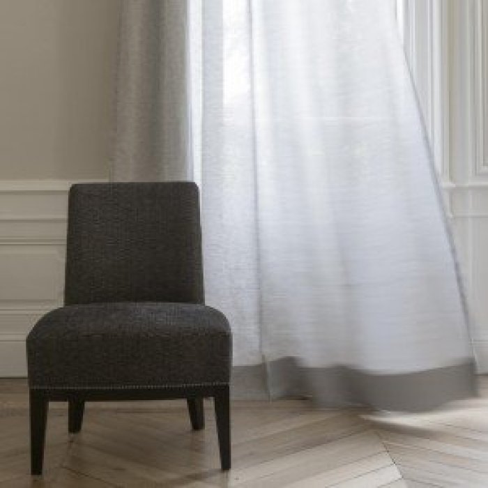 Isalys Voile von Houlès im Raum