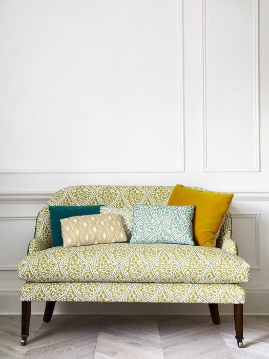 Sofa mit Bezug aus Jane Churchill Hillier in Green