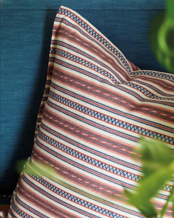 Ivo Stripe von Jane Churchill im Raum