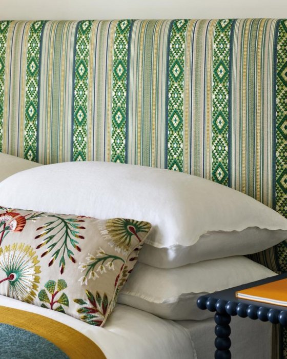 Javalli Stripe von Jane Churchill im Raum