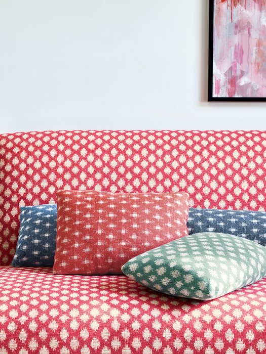 Detail eines Sofas aus Jane Churchill Juno