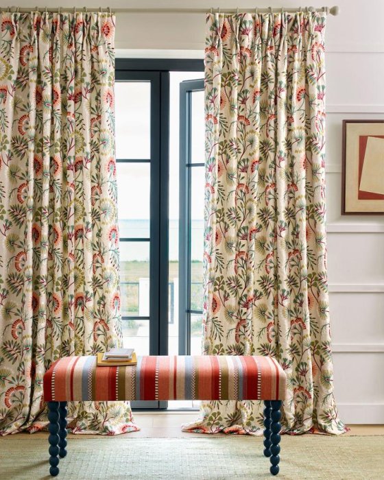 Kansa Stripe von Jane Churchill im Raum