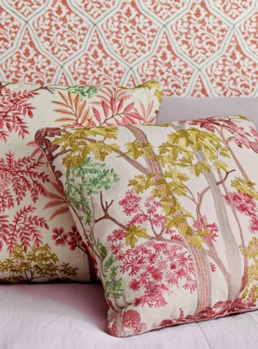 Kingswood Embroidery von Jane Churchill im Raum